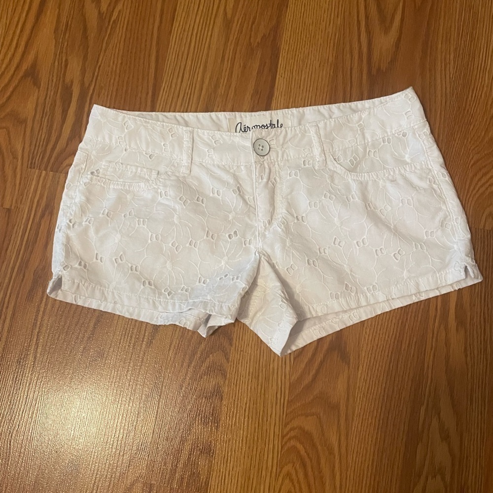 Aeropostale Floral Eyelet White Bootie Shorts Beach Casual Size 3